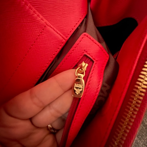 Authentic Large MCM Leather Shoulder/crossbody Bag Red with COA ❤️❤️❤️ - Picture 8 of 14